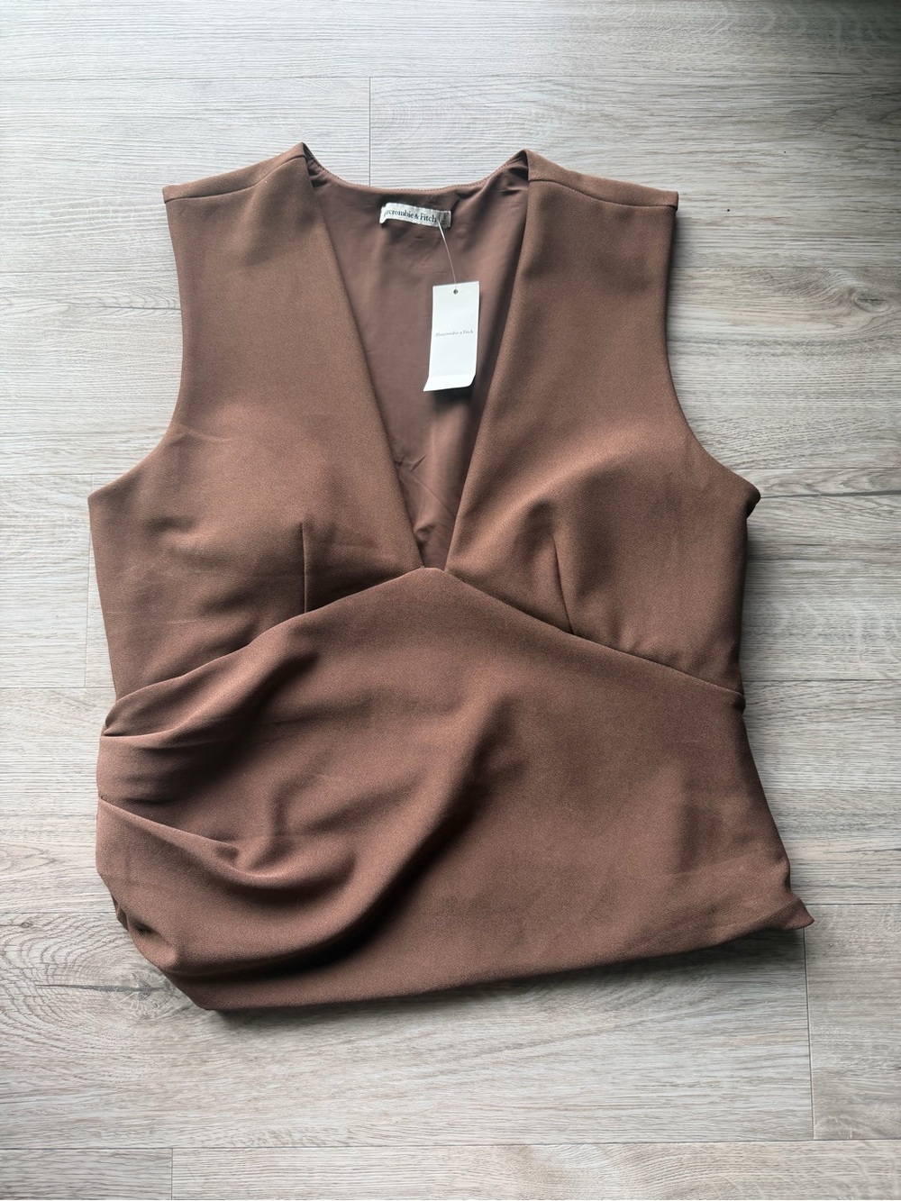 NWT Women’s Abercrombie and Fitch Sleeveless V-Neck Top - Size XL - Brown